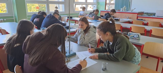 experimenty chemie 9